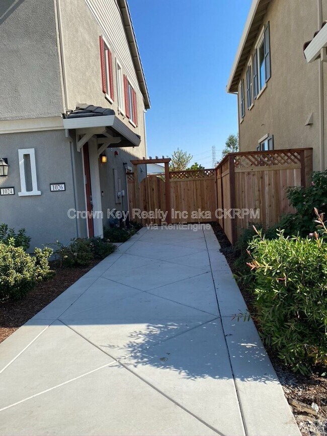 1024 S Prosperity St in Tracy, CA - Building Photo - Building Photo