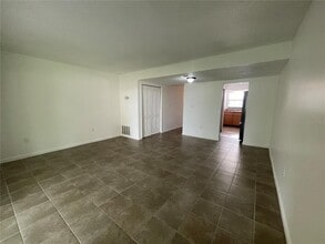 221 S Cypress Way in Casselberry, FL - Building Photo - Building Photo