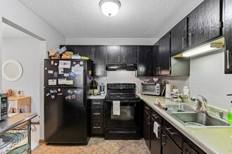 3850 Plymouth Blvd, Unit 323 in Minneapolis, MN - Foto de edificio - Building Photo