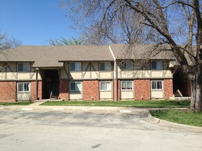 Oaks at Canterbury in Ottawa, KS - Building Photo - Building Photo