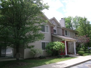 Whispering Pines in Batavia, OH - Building Photo - Building Photo