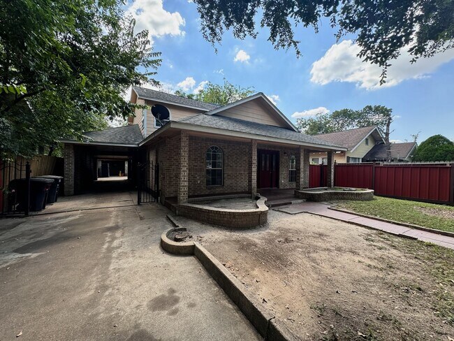 4722 Woodside St in Houston, TX - Building Photo - Building Photo