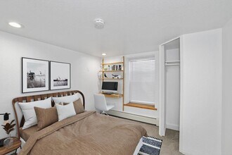 Stylish Governors' Park 1 bed/1 bath apart in Denver, CO - Building Photo - Building Photo
