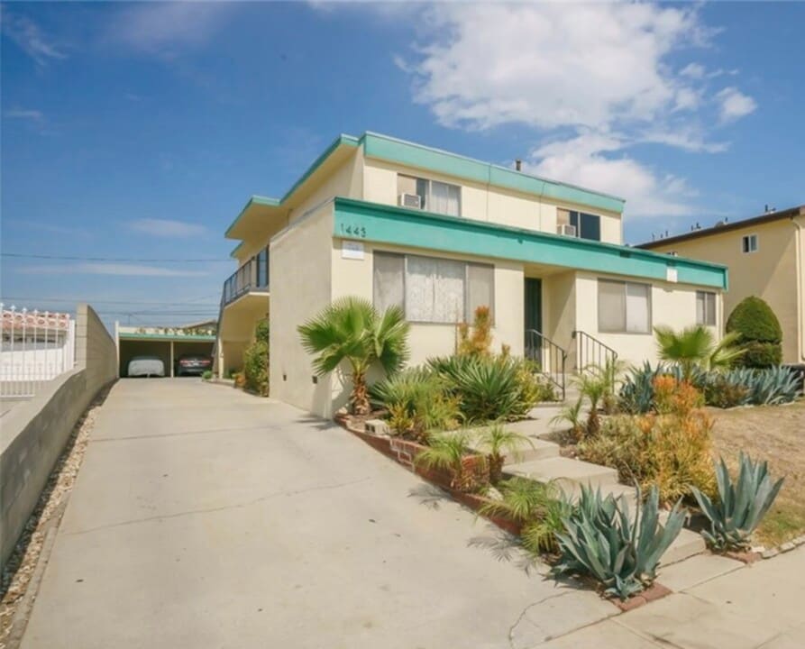 1443 W 81st St, Unit 2 in Los Angeles, CA - Building Photo