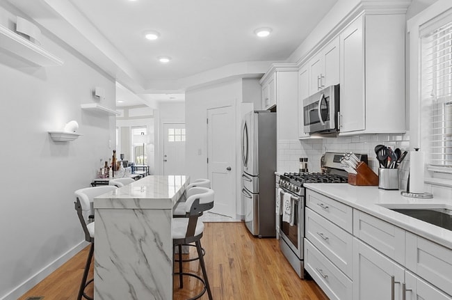 19 Conwell St, Unit 1 in Somerville, MA - Building Photo - Building Photo