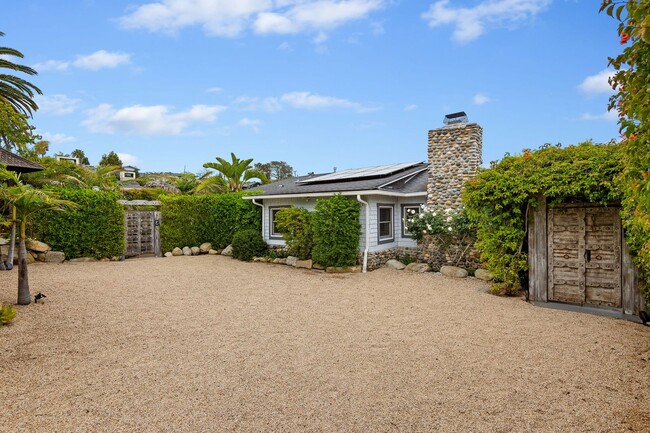 160 Valencia Rd in Summerland, CA - Building Photo - Building Photo