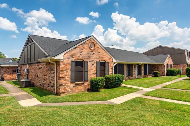 ReNew Towne Oaks in Shreveport, LA - Building Photo - Building Photo