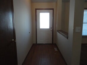 106 James Cir SE in Poplar Grove, IL - Foto de edificio - Building Photo