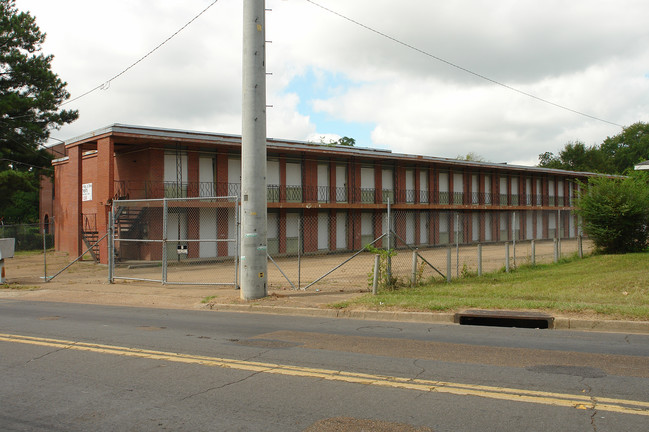 2335 Martin Luther King Jr Dr in Jackson, MS - Foto de edificio - Building Photo