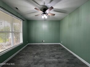 231 Southwoods Ln in Jacksonville, NC - Building Photo - Building Photo