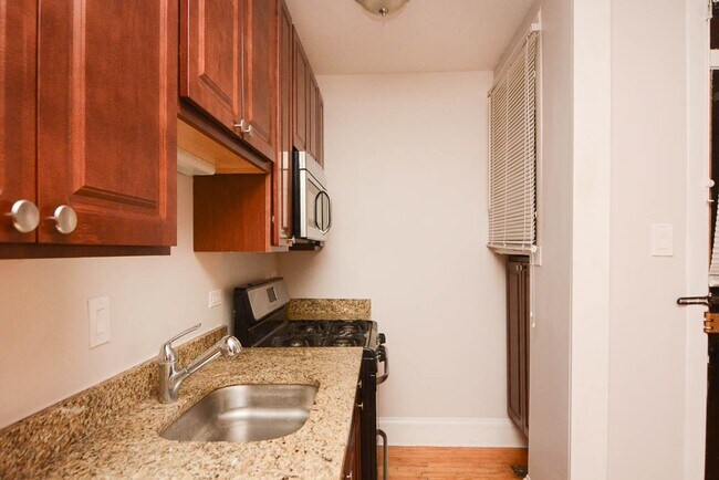 2115 W Ainslie in Chicago, IL - Building Photo - Building Photo
