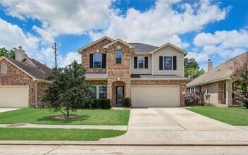 17607 Memorial Falls Dr in Tomball, TX - Foto de edificio - Building Photo