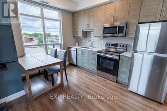 6289 McLeod Rd in Niagara Falls, ON - Building Photo - Building Photo