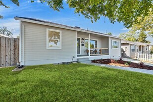 424 Stanford Ave in Roseville, CA - Building Photo