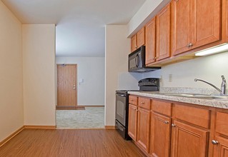 Hillcrest Apartments in Waukesha, WI - Building Photo - Building Photo