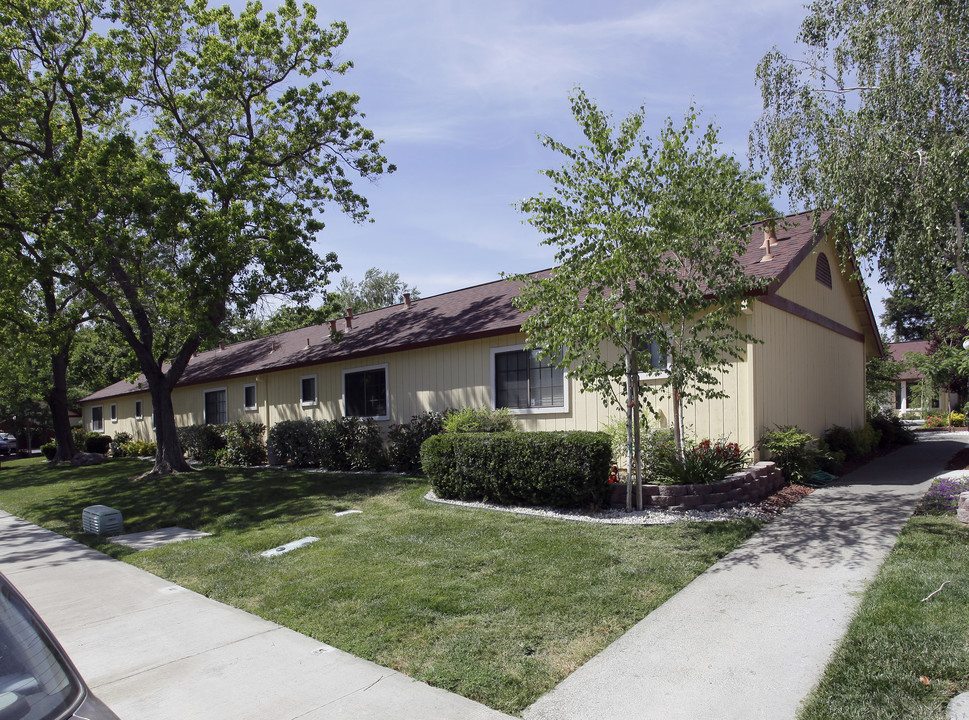 Lincoln Gardens Apartments for Seniors in Woodland, CA - Building Photo