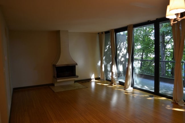 255 SW Harrison St, Unit TH9 in Portland, OR - Building Photo - Building Photo