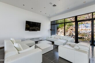 4228 E Highlands Dr in Paradise Valley, AZ - Building Photo - Building Photo