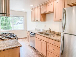 2718 E Olive St in Seattle, WA - Building Photo - Building Photo