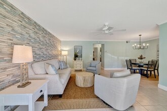 215 Manatee Ln in Fort Pierce, FL - Building Photo - Building Photo