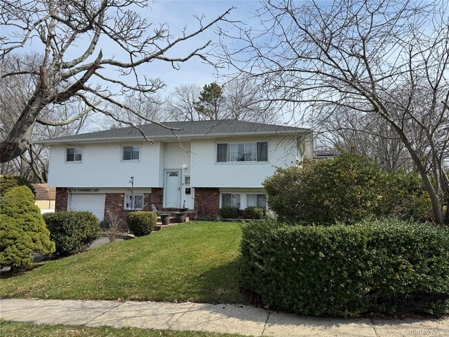 6 Fairway Dr in Old Bethpage, NY - Building Photo - Building Photo