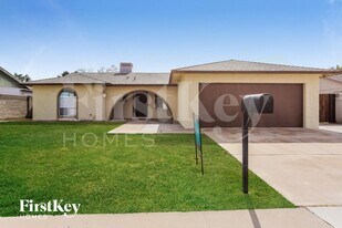 5015 W Mercer Ln in Glendale, AZ - Building Photo