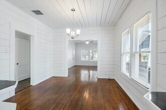 1807 W Summit Ave. in San Antonio, TX - Building Photo - Building Photo