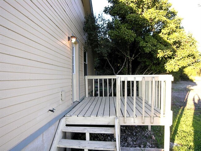 21513 Coyote Trail in Lago Vista, TX - Building Photo - Building Photo