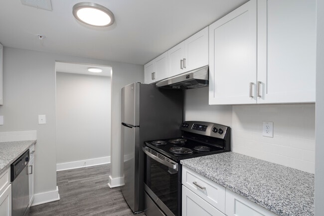 Park on Valley in Birmingham, AL - Building Photo - Interior Photo