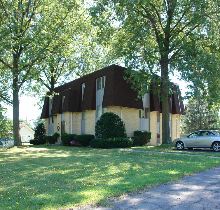 225 Emmett St in Niles, OH - Foto de edificio