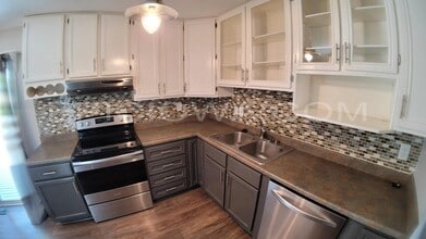 5808 Underwood Ave SW in Cedar Rapids, IA - Building Photo - Building Photo