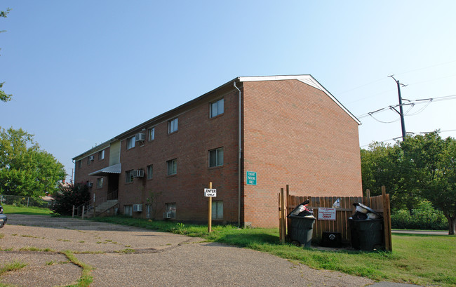 2400 Caroline St in Fredericksburg, VA - Building Photo - Building Photo