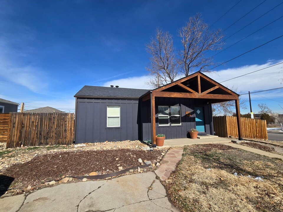 1701 W Chaffee Pl in Denver, CO - Building Photo