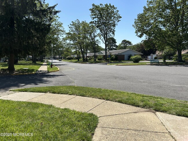 844D Inverness Ct in Lakewood, NJ - Building Photo - Building Photo