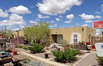 3301 4th St NW in Albuquerque, NM - Foto de edificio - Building Photo
