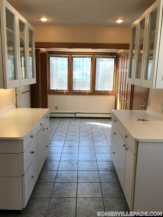 94 Heath St, Unit 1 in Somerville, MA - Building Photo - Building Photo