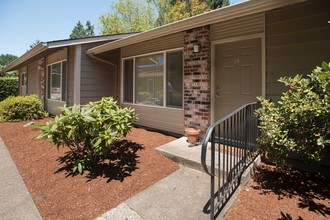 Barberry Apartments in Hillsboro, OR - Building Photo - Building Photo