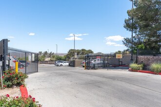 Sunset Pointe Apartments in Barstow, CA - Foto de edificio - Building Photo