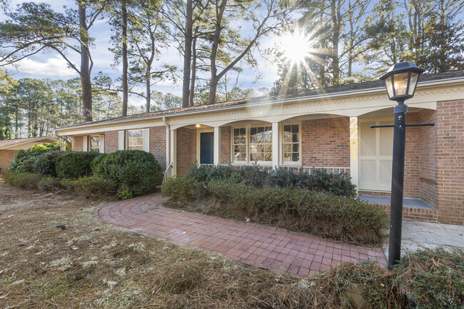 property at 2201 Knollwood Dr
