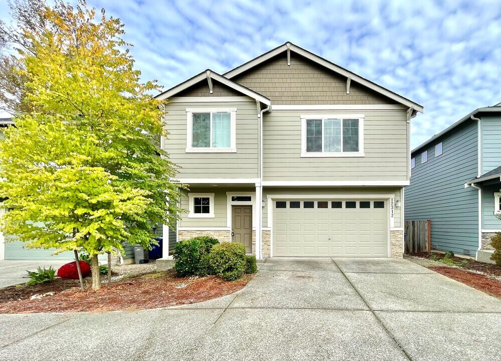 12312 23rd Dr SE in Everett, WA - Building Photo