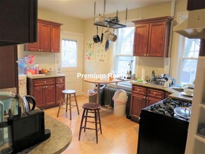 17 Putnam Ave, Unit #A in Cambridge, MA - Building Photo - Building Photo