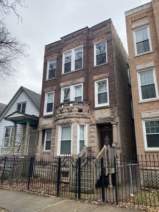 1628 N Drake Ave in Chicago, IL - Building Photo