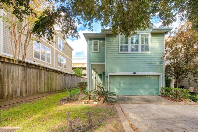 2631 Shady Acres Ct in Houston, TX - Building Photo - Building Photo