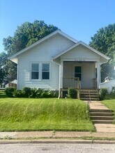 1131 E Garfield St in Davenport, IA - Building Photo - Building Photo