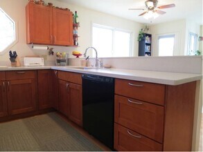 215 14th Ave E in Seattle, WA - Foto de edificio - Building Photo