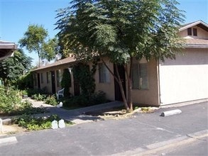 813 8th St in Livingston, CA - Foto de edificio - Other