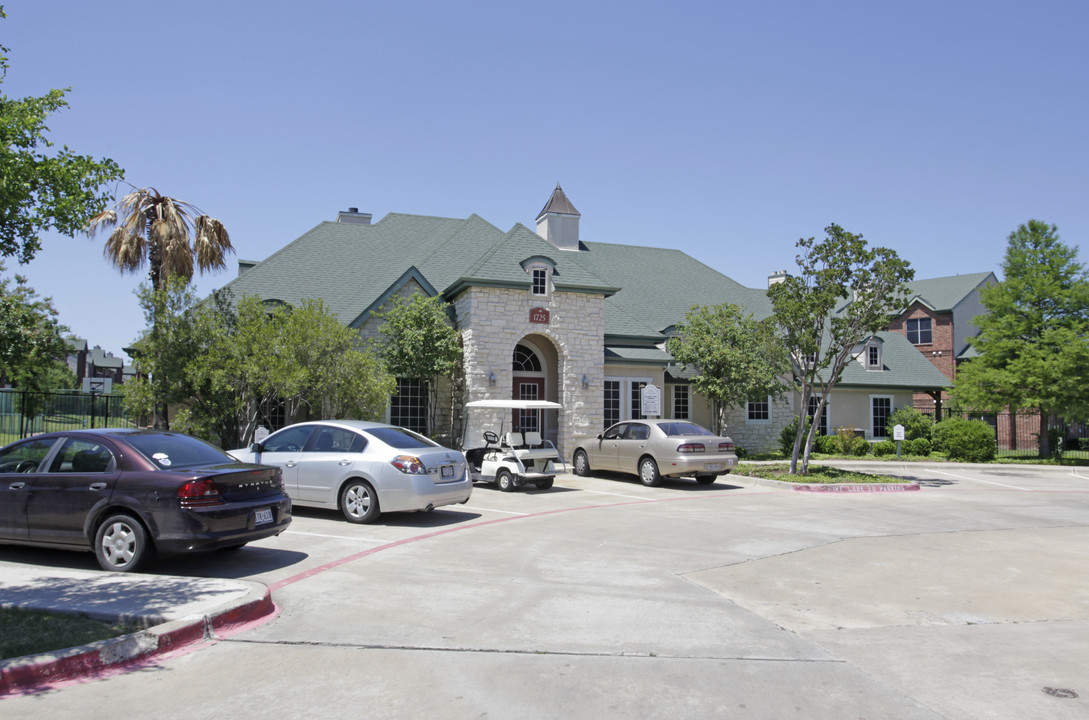 LBJ Garden Villas in Mesquite, TX - Building Photo