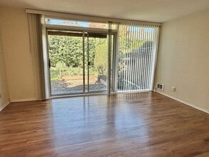 2709 1/2 4th Ave N in Seattle, WA - Building Photo - Building Photo