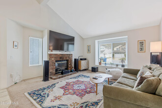 473 Summit Knoll Ct in Oak Park, CA - Building Photo - Building Photo