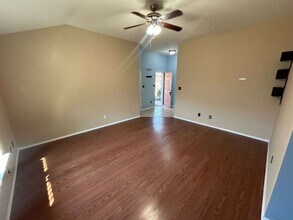 3830 Kiest Knoll Dr in Dallas, TX - Building Photo - Building Photo